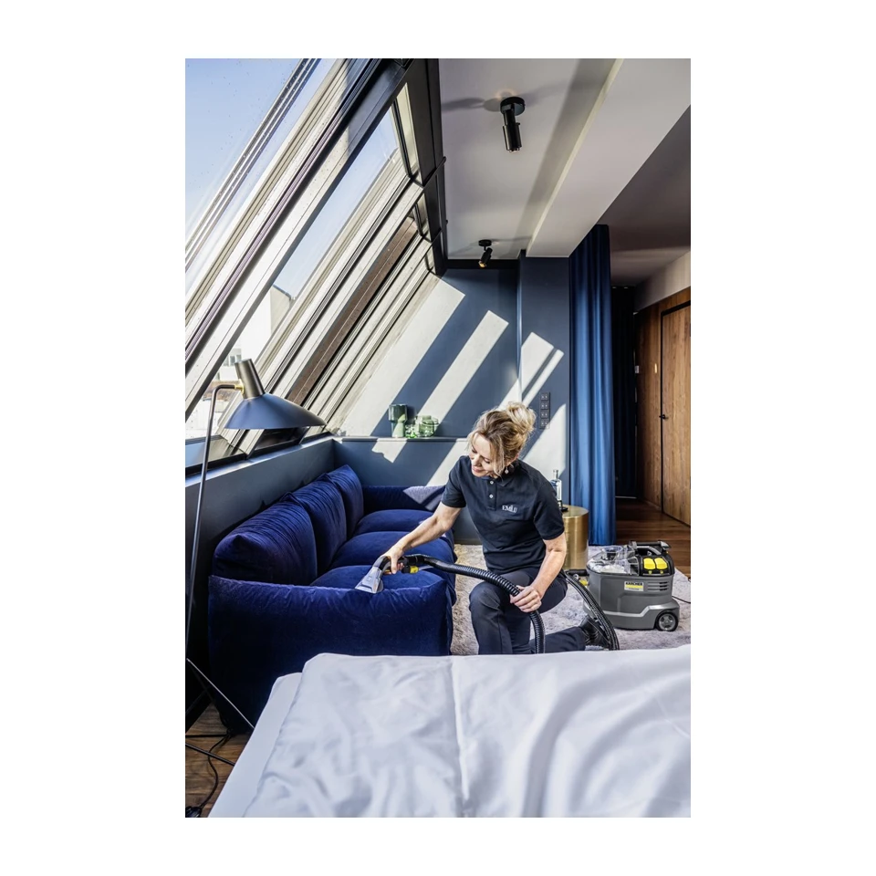 Kärcher Puzzi 8/1 Lava Tappeti Lava Moquette, serbatoio da 5l, per la pulizia di tappezzeria e rimozione di macchie su superfici tessili, include bocchetta ergonomica e corta per tappezzeria, nero
