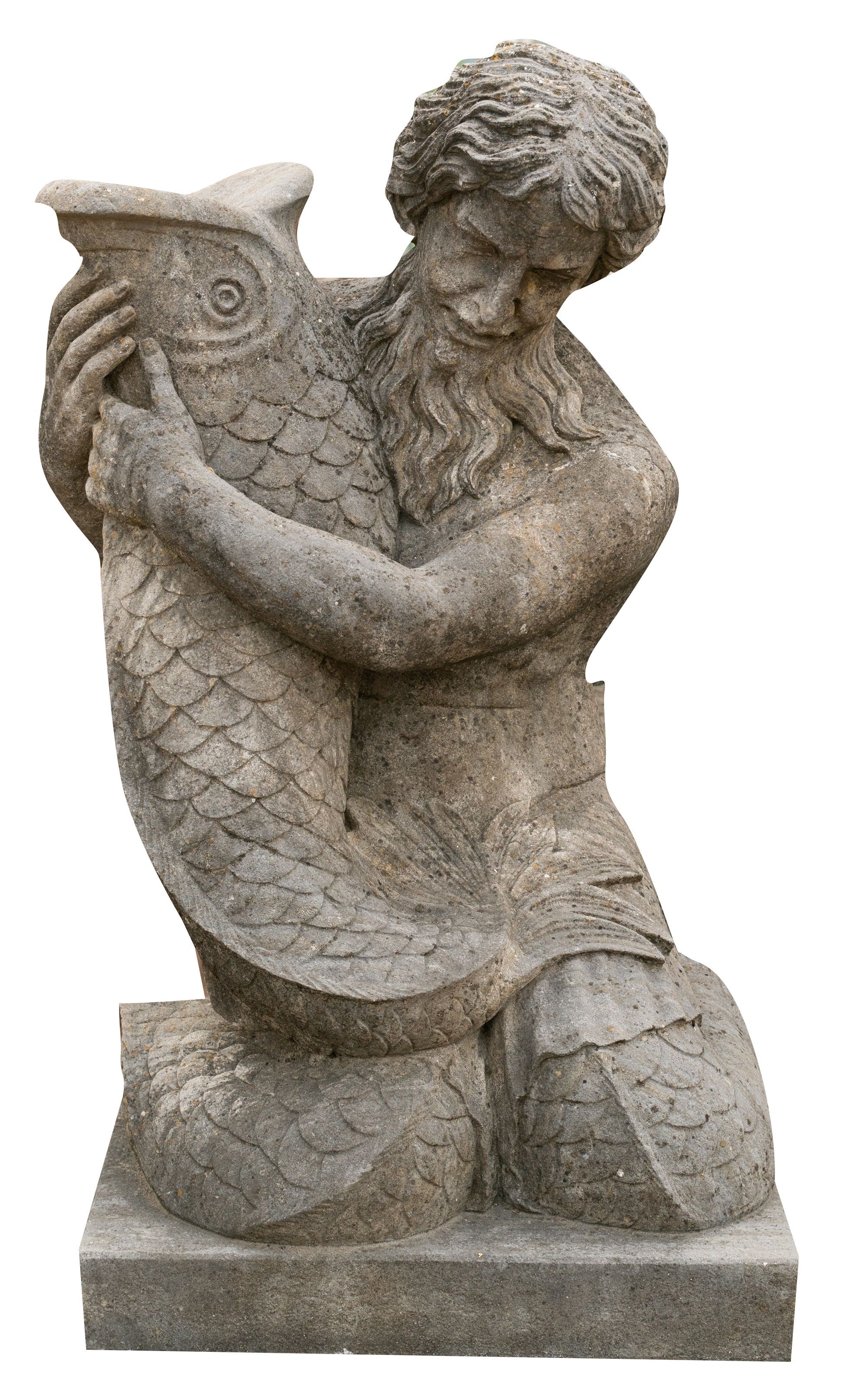 Biscottini Vecchia statua in pietra raffigurante un uomo con un pesce Molto solida robusta