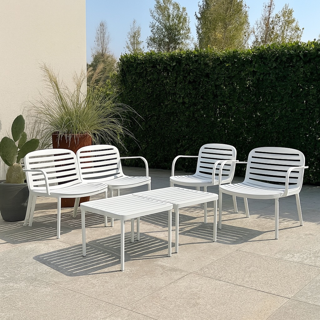 SET SALOTTO EROS IN RESINA BIANCO CON DIVANO 2 POSTI, 2 POLTRONE E 2 TAVOLI BASSI