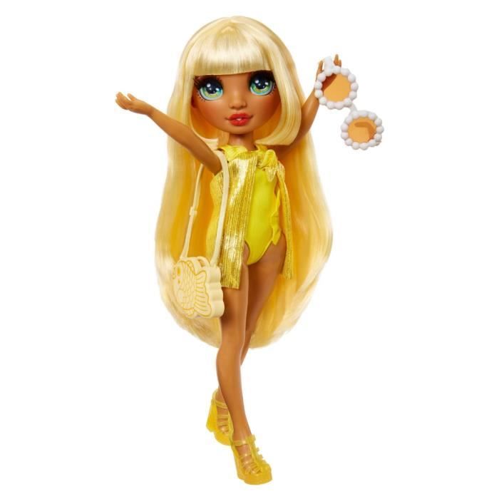 Image of Rainbow High Swim & Style - Bambola fashion snodabile 27 cm - Sunny (Giallo) - Costume da bagno + pareo - da 4 anni