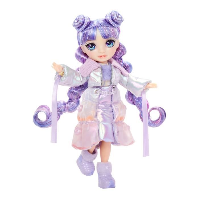 Image of Rainbow High - Winter Wonderland - 1 bambola fashion da 27 cm (Viola) - 1 vestito magico e accessori - Pupazzo di neve da creare